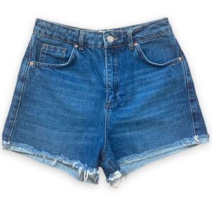 Topshop Moto Girlfriend Shorts Medium Wash Cutoff Denim Frayed Hem High Waisted